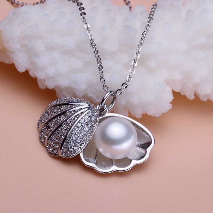 Sea Charm Shell Pendant Necklace