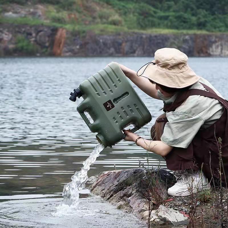 Portable Built-in Tap Camping Water Tank