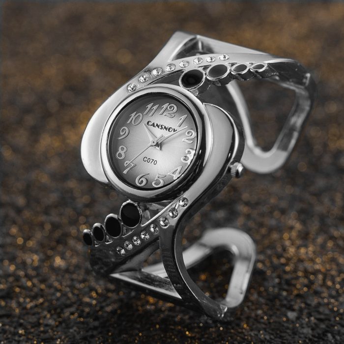 Time Loop Creative Women Wristwatch