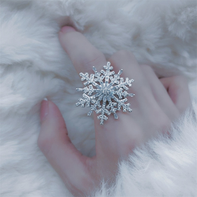 Winter Snowflake Rotating Ring