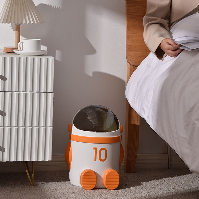 Mini Astronaut Shape Cute Office Trash Can