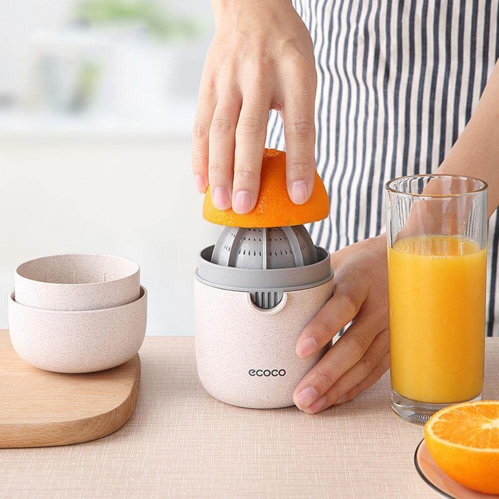 Portable Simple Pastel Mini Juicer