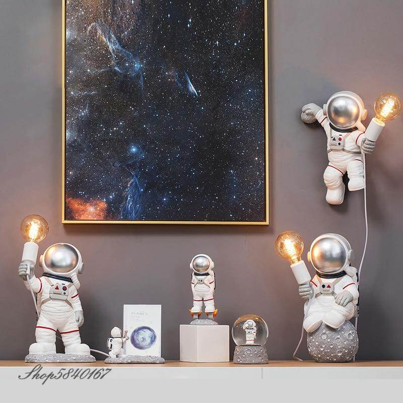 Minimal Resin Astronaut Table Lamps