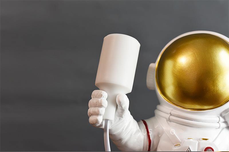 Minimal Resin Astronaut Table Lamps