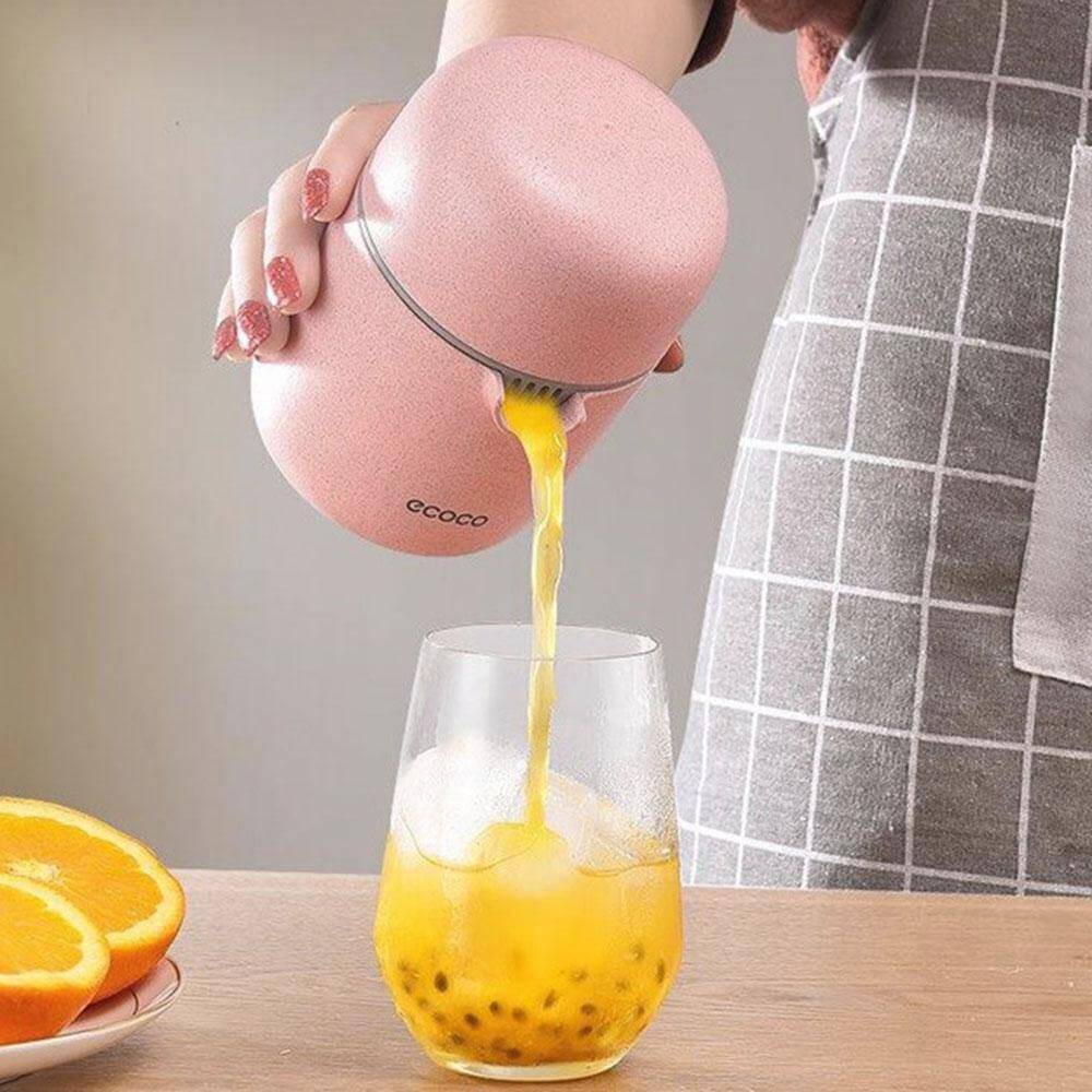 Portable Simple Pastel Mini Juicer