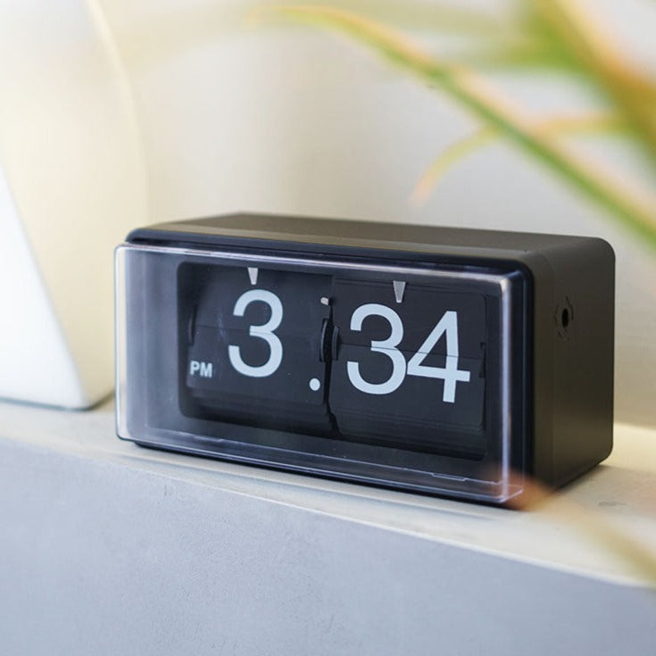 Elegant Retro Auto Flip Desk Clock